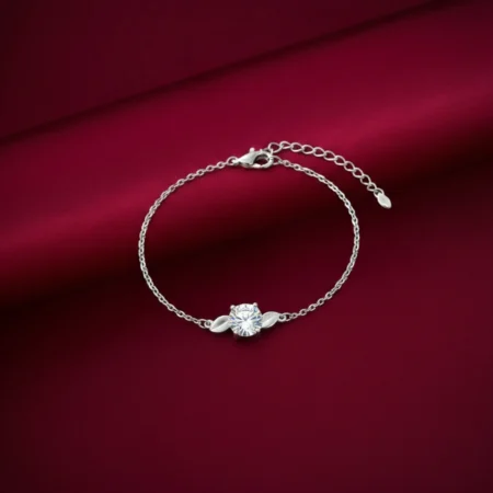 "Elegant Silver Cable Chain Bracelet with Ribbon-Set Clear Gemstone"