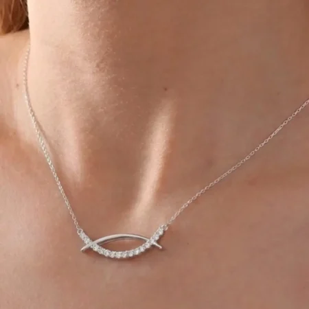 "Elegant Curve Necklace with Cubic Zirconia Detailing"