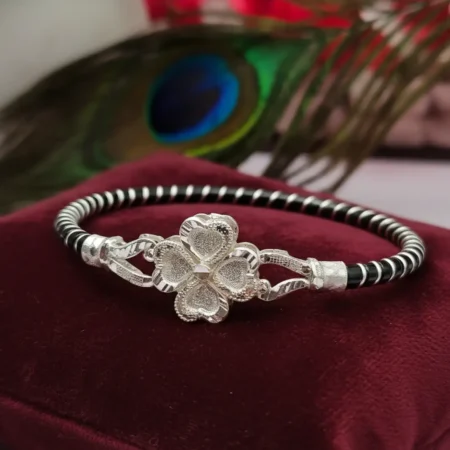 925 Sterling Silver Noya Bangle with Floral Heart Motif