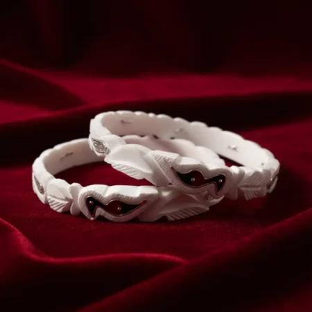 Buy the Elegant Silver Sakha Set at The Velvet Box. Our 925 silver traditional bangles offer the perfect handcrafted look for every Bengali bride.