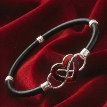Heart Edition: The Velvet Box 925 Silver Noya Bangle – Romantic Interlocked Heart Motif