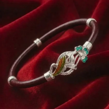 Exquisite Diamond-Cut Floral Motif 925 Silver Noya Bangle – The Velvet Box