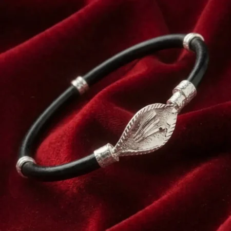 Exquisite Diamond-Cut Floral Motif 925 Silver Noya Bangle – The Velvet Box