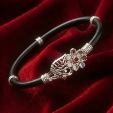 Elegant 925 Pure Silver Flower Design Noya Bangle for Women - The Velvet Box