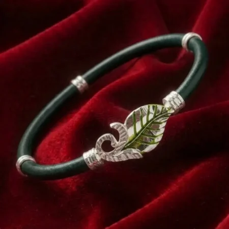 925 Silver Leaf Noya Bangle - BIS Hallmarked Jewelry | The Velvet Box