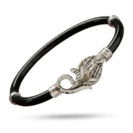 Red Noya Bangle Bracelet with Modern Infinity Interlocking Motif